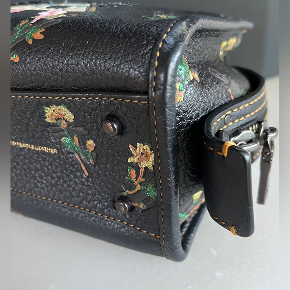 Coach rogue 17 with pyramid evil eye studs - Picture 10 of 16